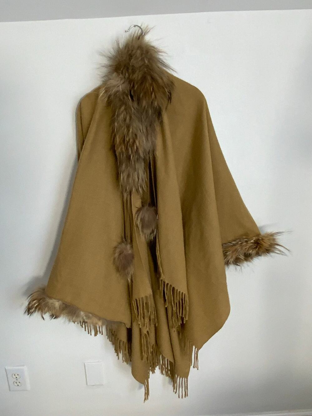 Vintage Camel Peruvian Alpaca Poncho Real Fur Trim Fringed Cape Shawl Wrap